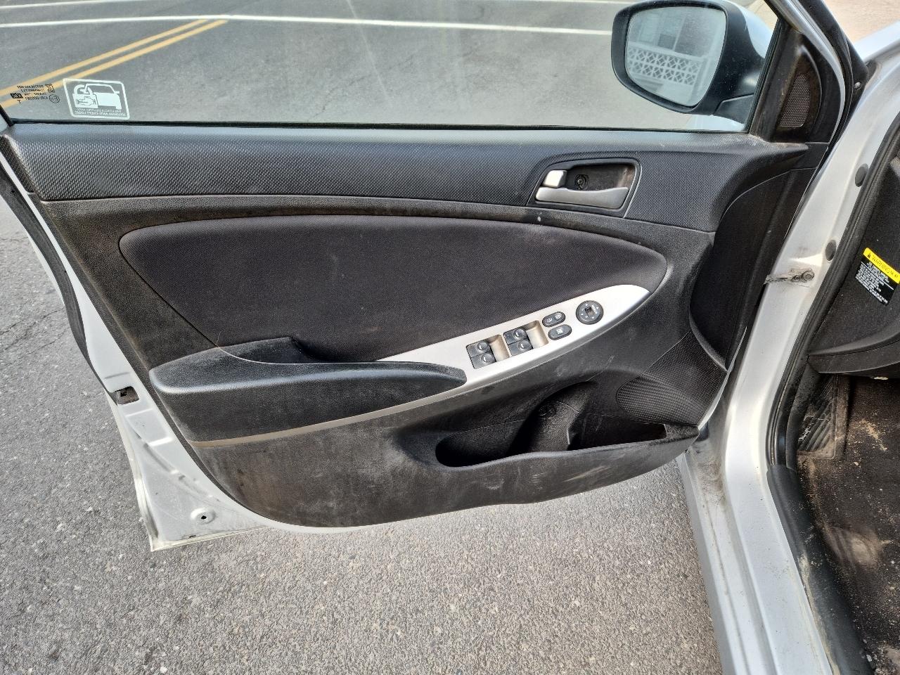 Hyundai Accent SE 5-Door 6A 2017