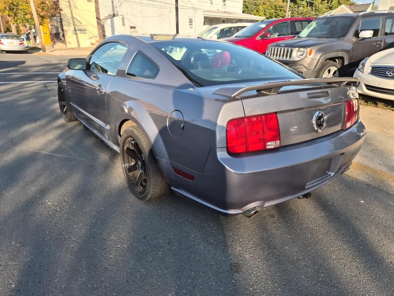 Ford Mustang GT Deluxe Coupe 2006
