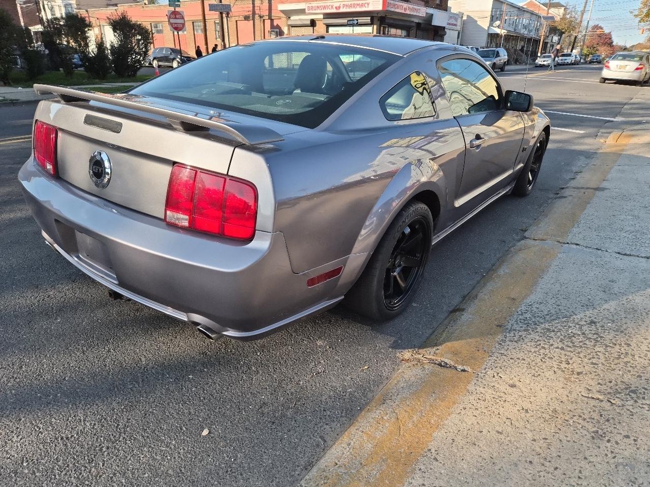 Ford Mustang GT Deluxe Coupe 2006