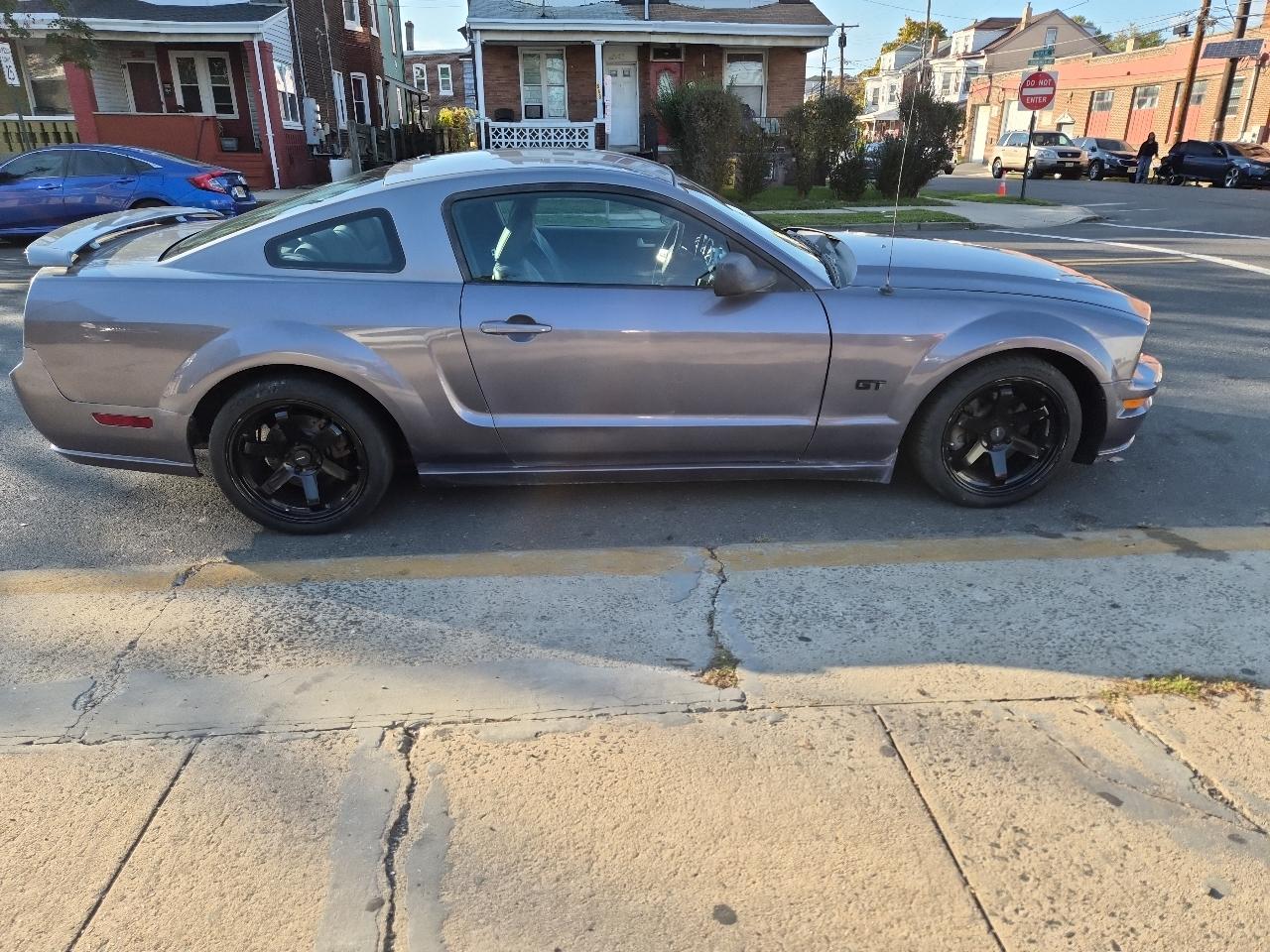 Ford Mustang GT Deluxe Coupe 2006