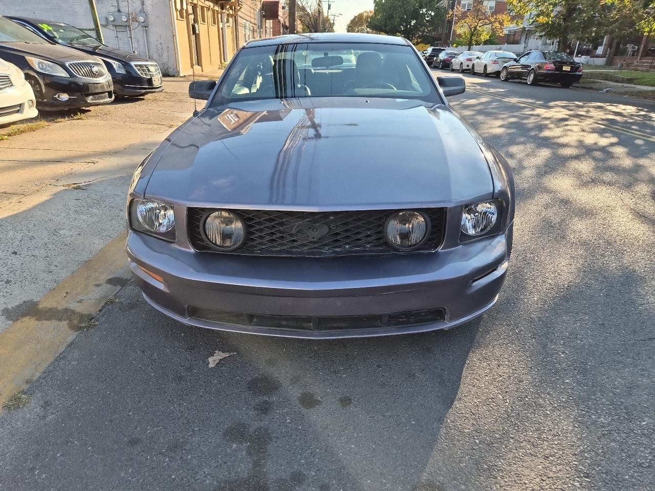 Ford Mustang GT Deluxe Coupe 2006
