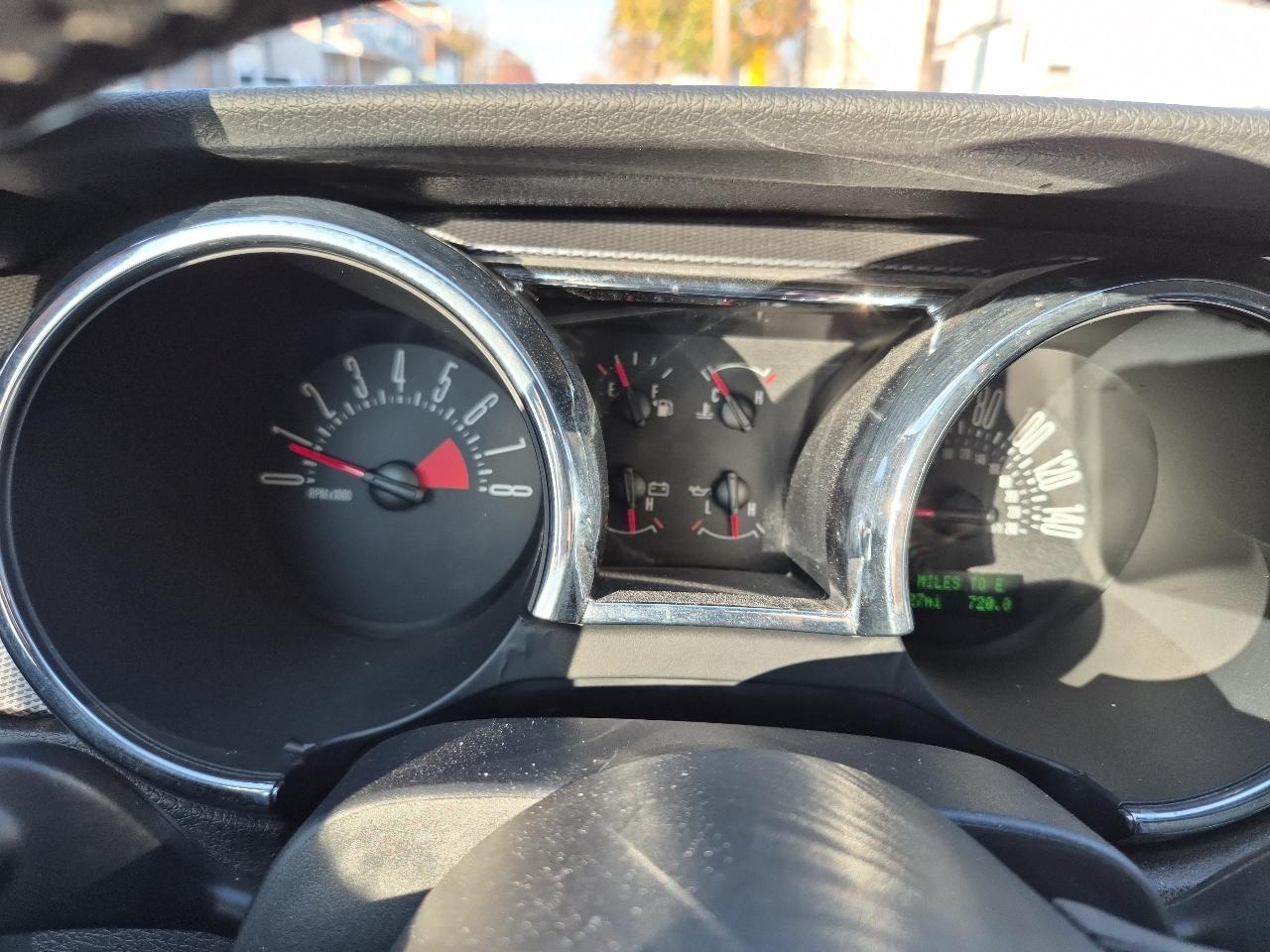 Ford Mustang GT Deluxe Coupe 2006
