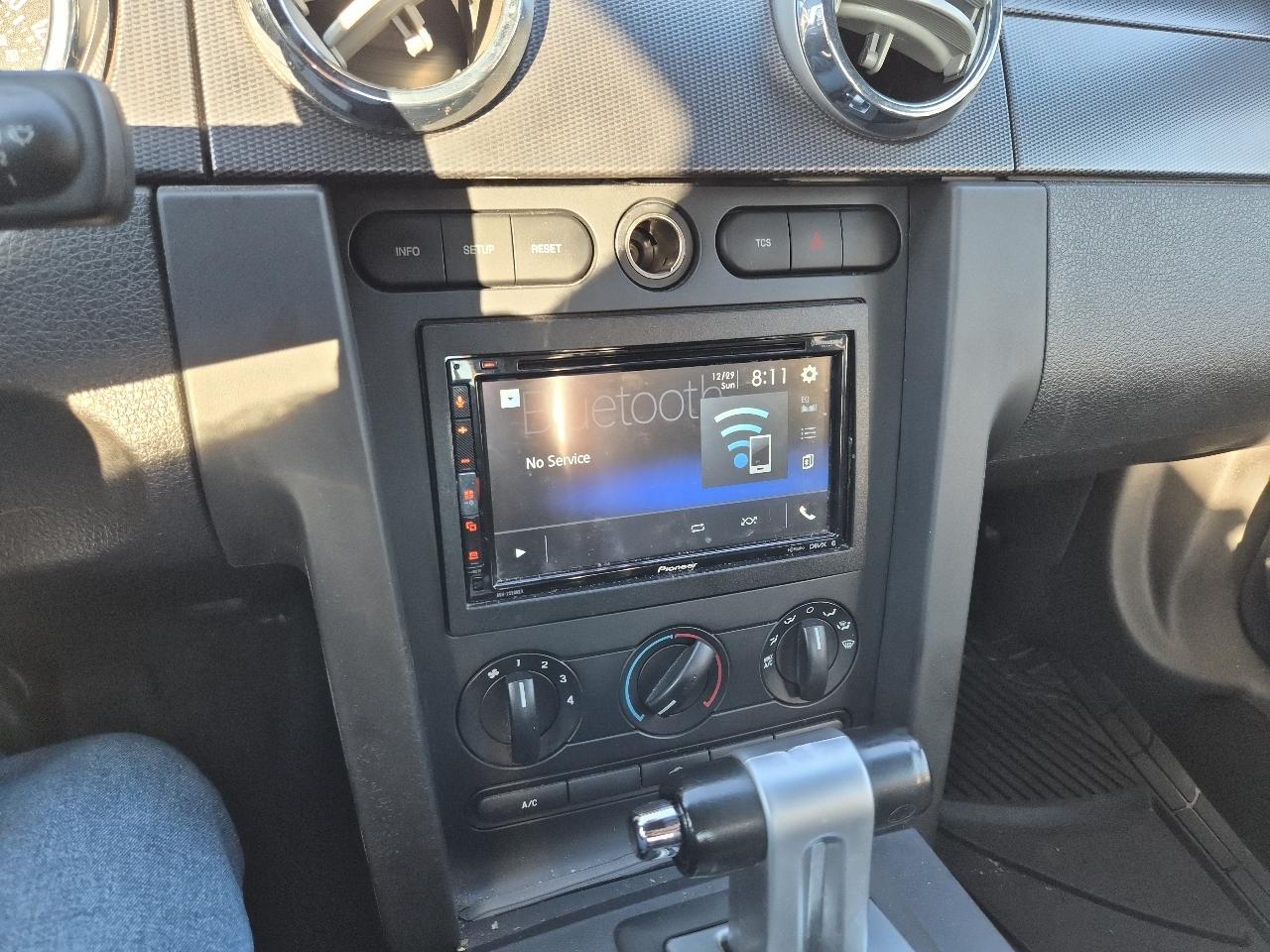 Ford Mustang GT Deluxe Coupe 2006