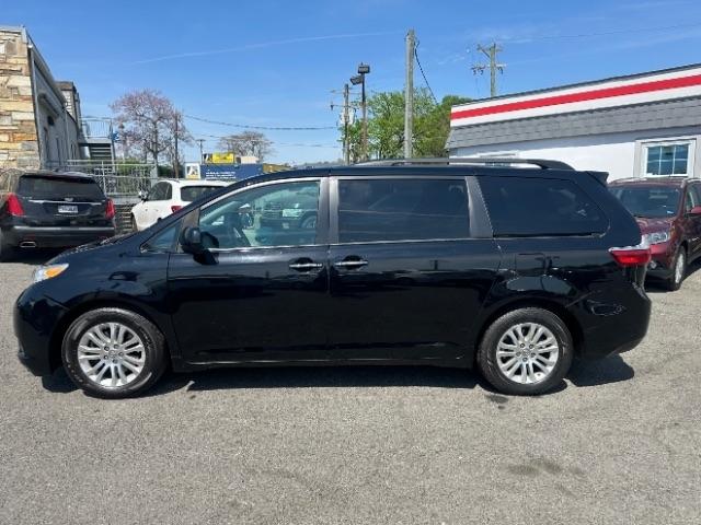 Toyota Sienna XLE Auto Access Seat FWD 7-Passenger (Natl) 2017
