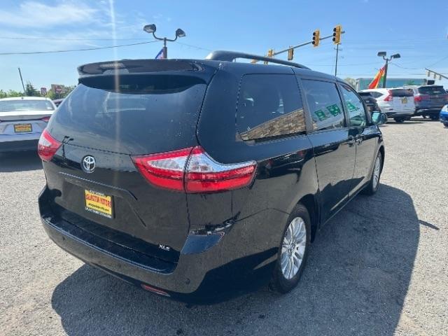 Toyota Sienna XLE Auto Access Seat FWD 7-Passenger (Natl) 2017