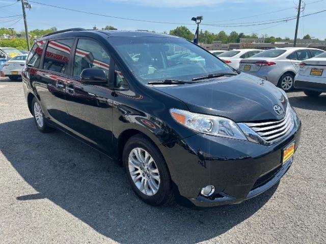 Toyota Sienna XLE Auto Access Seat FWD 7-Passenger (Natl) 2017