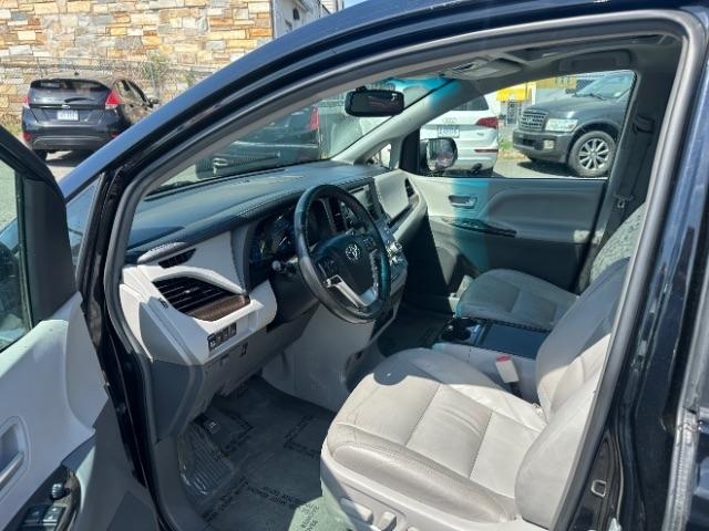 Toyota Sienna XLE Auto Access Seat FWD 7-Passenger (Natl) 2017