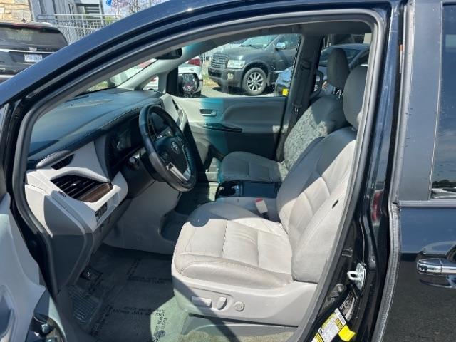 Toyota Sienna XLE Auto Access Seat FWD 7-Passenger (Natl) 2017