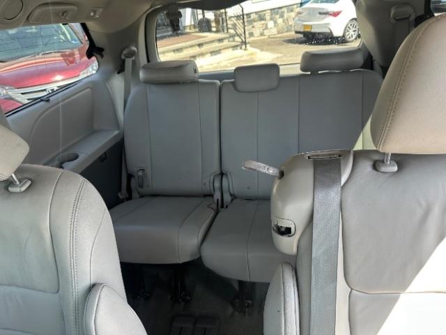 Toyota Sienna XLE Auto Access Seat FWD 7-Passenger (Natl) 2017