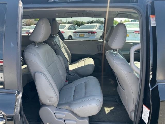 Toyota Sienna XLE Auto Access Seat FWD 7-Passenger (Natl) 2017
