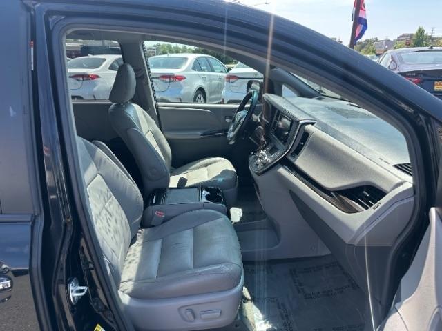 Toyota Sienna XLE Auto Access Seat FWD 7-Passenger (Natl) 2017