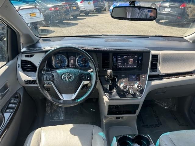 Toyota Sienna XLE Auto Access Seat FWD 7-Passenger (Natl) 2017