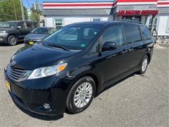 2017 Toyota Sienna XLE Auto Access Seat FWD 7-Passenger (Natl)