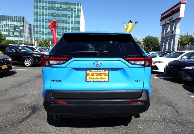 Toyota RAV4 XLE FWD (Natl) 2021