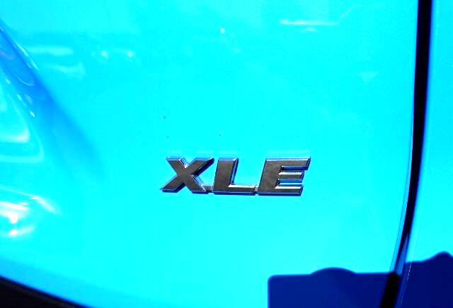 Toyota RAV4 XLE FWD (Natl) 2021