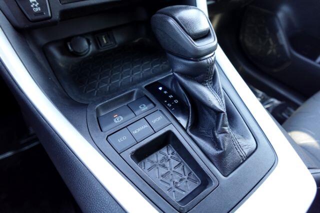 Toyota RAV4 XLE FWD (Natl) 2021