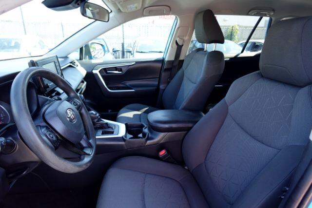 Toyota RAV4 XLE FWD (Natl) 2021