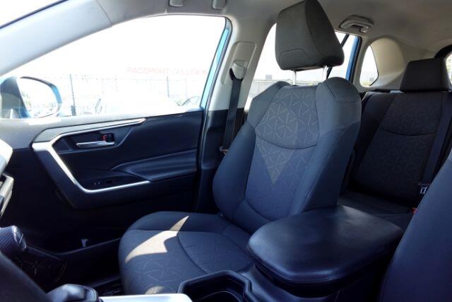 Toyota RAV4 XLE FWD (Natl) 2021