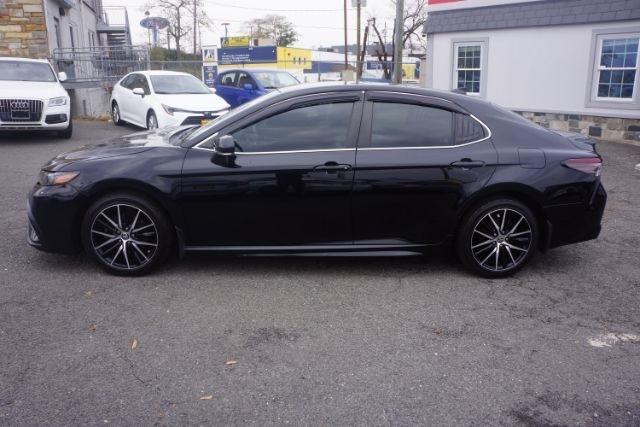 Toyota Camry SE Auto (Natl) 2022