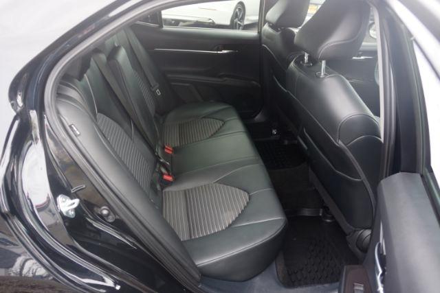 Toyota Camry SE Auto (Natl) 2022