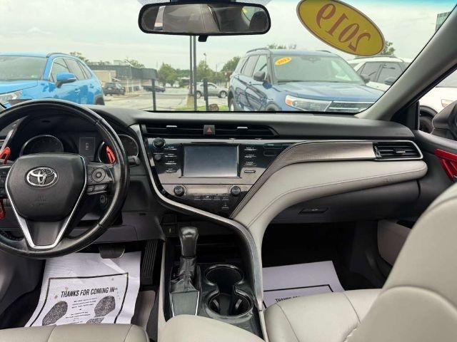 Toyota Camry XLE Auto (Natl) 2019