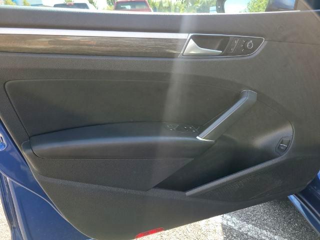 Volkswagen Passat 4dr Sdn 1.8T Auto SE PZEV 2016