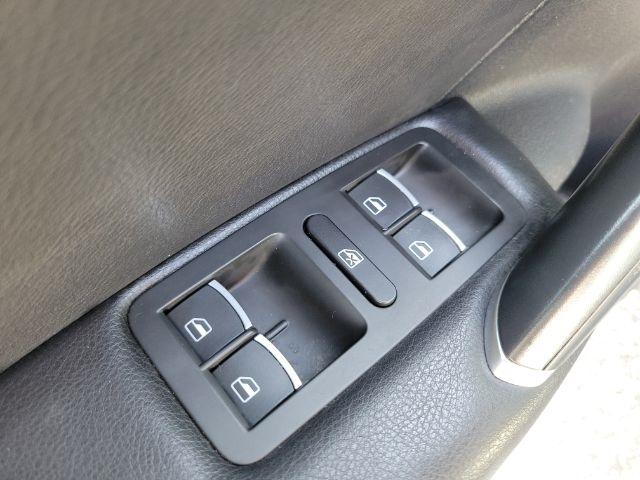 Volkswagen Passat 4dr Sdn 1.8T Auto SE PZEV 2016