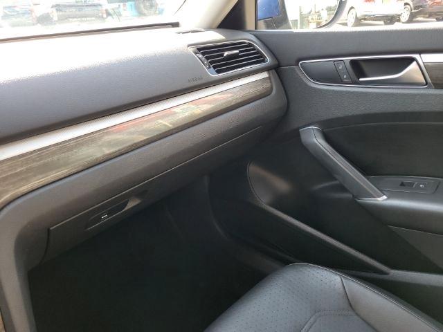 Volkswagen Passat 4dr Sdn 1.8T Auto SE PZEV 2016