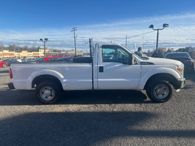 Ford Super Duty F-350 SRW 2WD Reg Cab 137" XLT 2011