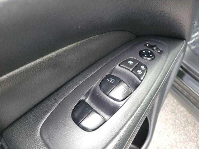 Nissan Pathfinder 4x4 SV 2019