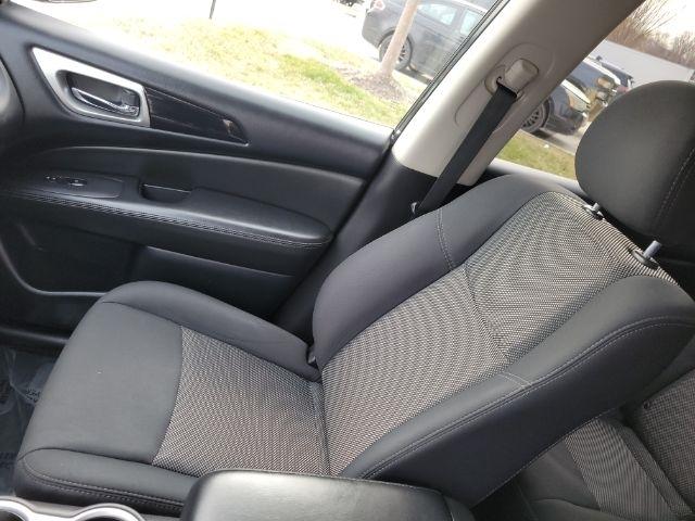 Nissan Pathfinder 4x4 SV 2019