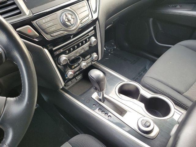 Nissan Pathfinder 4x4 SV 2019