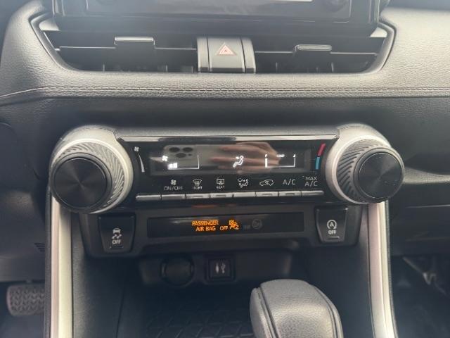 Toyota RAV4 LE AWD (Natl) 2019