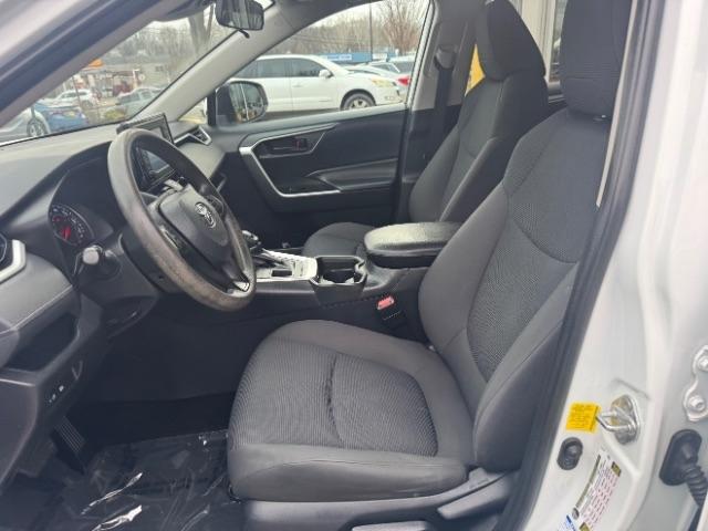 Toyota RAV4 LE AWD (Natl) 2019