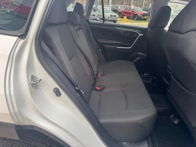 Toyota RAV4 LE AWD (Natl) 2019