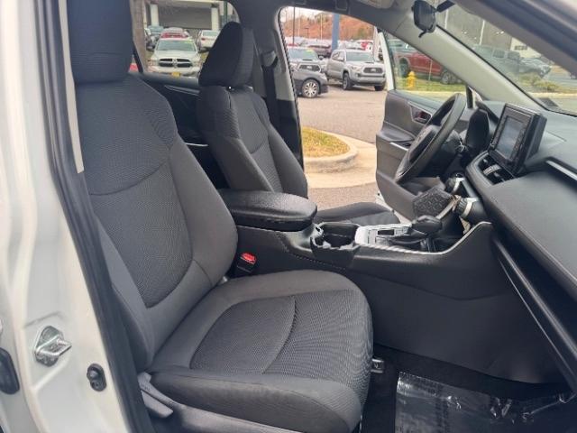 Toyota RAV4 LE AWD (Natl) 2019