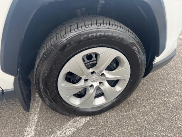 Toyota RAV4 LE AWD (Natl) 2019