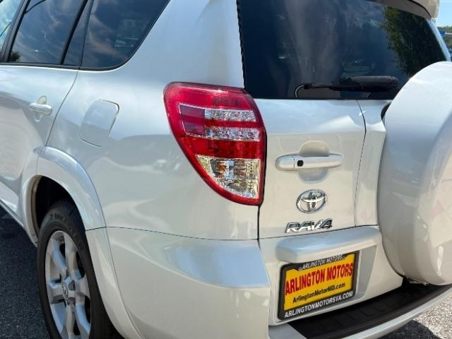 Toyota RAV4 4WD 4dr V6 5-Spd AT Ltd (Natl) 2011