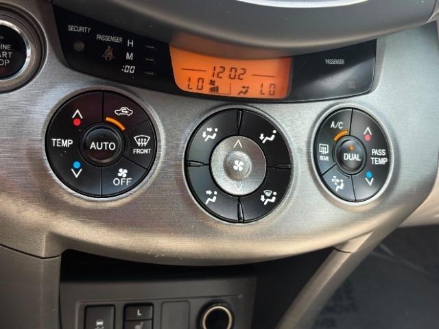 Toyota RAV4 4WD 4dr V6 5-Spd AT Ltd (Natl) 2011