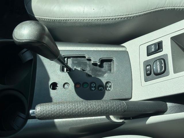 Toyota RAV4 4WD 4dr V6 5-Spd AT Ltd (Natl) 2011