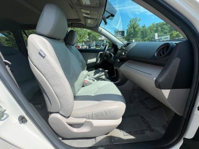 Toyota RAV4 4WD 4dr V6 5-Spd AT Ltd (Natl) 2011