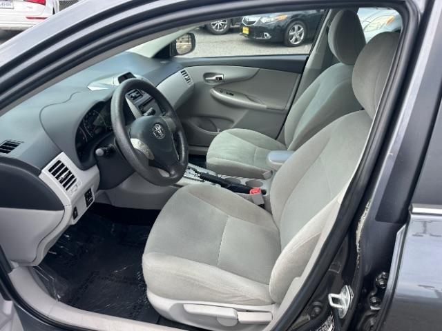 Toyota Corolla 4dr Sdn Auto LE Special Edition (Natl) 2013