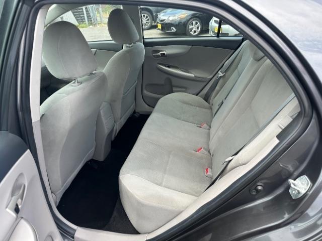 Toyota Corolla 4dr Sdn Auto LE Special Edition (Natl) 2013
