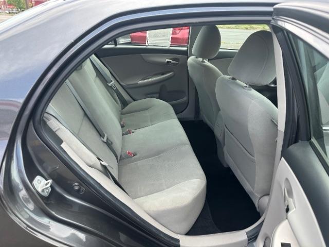 Toyota Corolla 4dr Sdn Auto LE Special Edition (Natl) 2013
