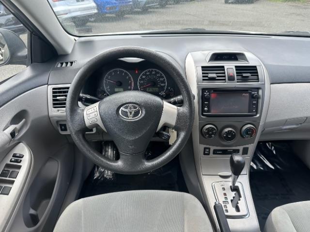 Toyota Corolla 4dr Sdn Auto LE Special Edition (Natl) 2013
