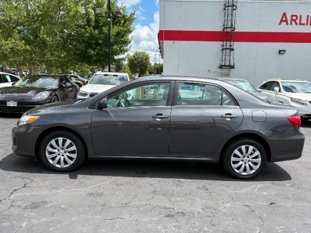 Toyota Corolla 4dr Sdn Auto LE Special Edition (Natl) 2013