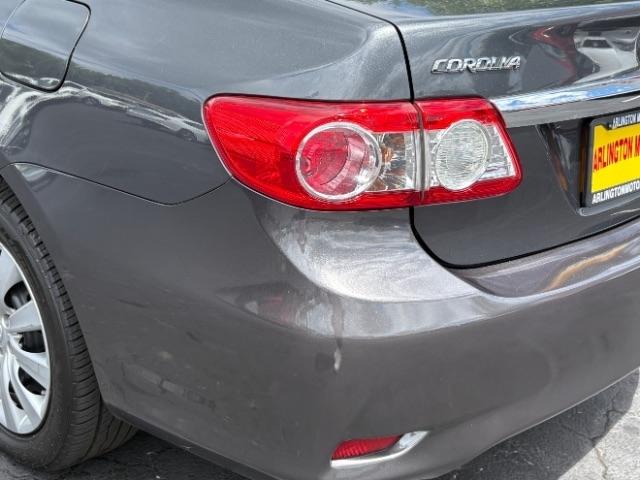 Toyota Corolla 4dr Sdn Auto LE Special Edition (Natl) 2013