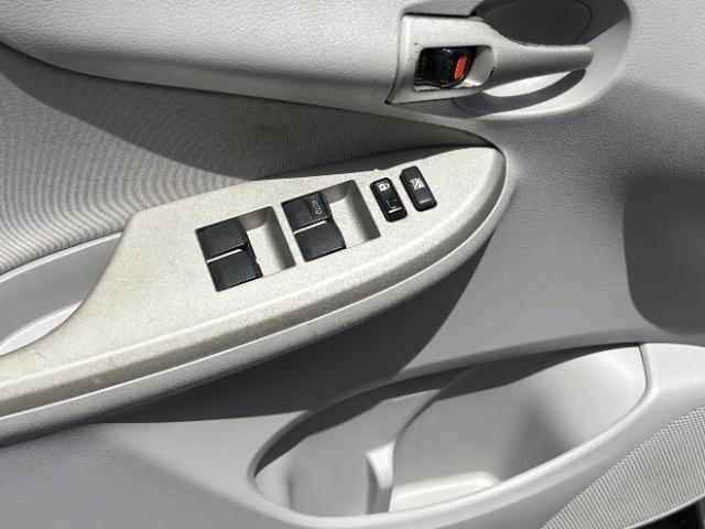 Toyota Corolla 4dr Sdn Auto LE Special Edition (Natl) 2013