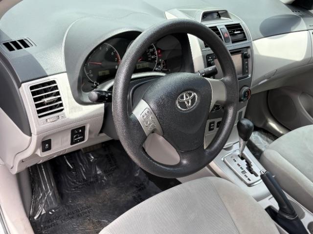 Toyota Corolla 4dr Sdn Auto LE Special Edition (Natl) 2013
