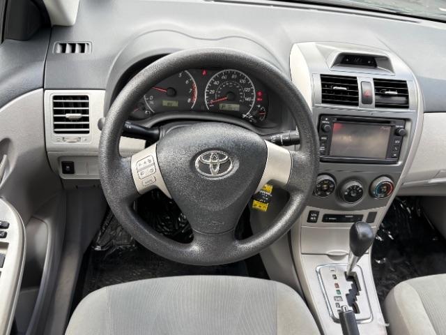 Toyota Corolla 4dr Sdn Auto LE Special Edition (Natl) 2013